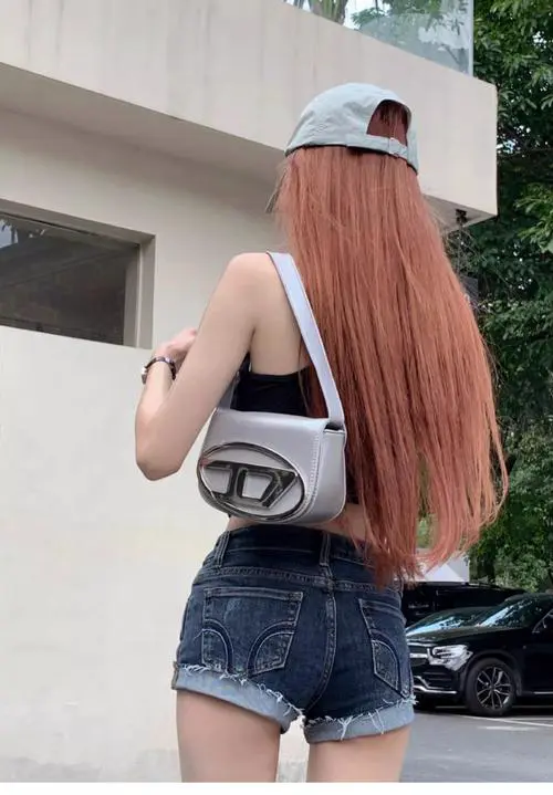 低腰热裤怎么搭配