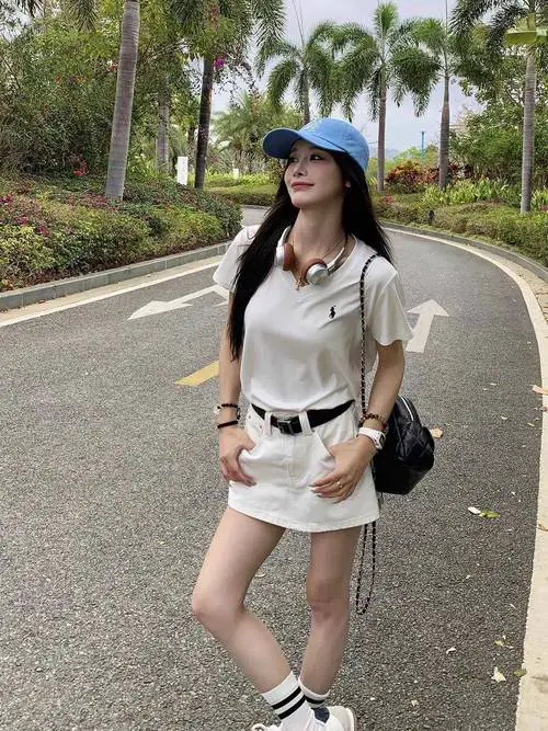 上身蕾丝下身怎么搭配衣服