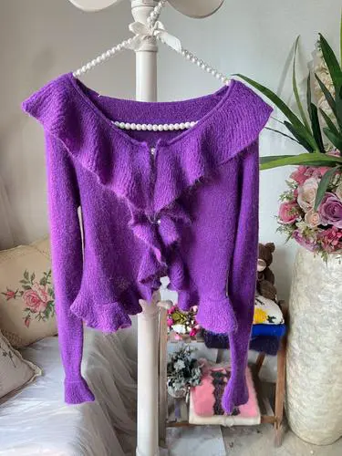 紫色荷叶边毛衣怎么搭配