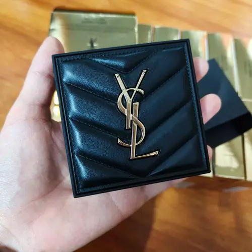 圣罗兰最新定妆蜜粉饼