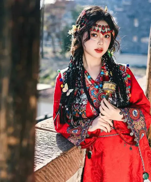 民族风的衣服怎么搭配