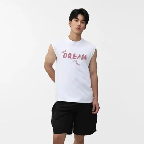 白色无袖男怎么搭配