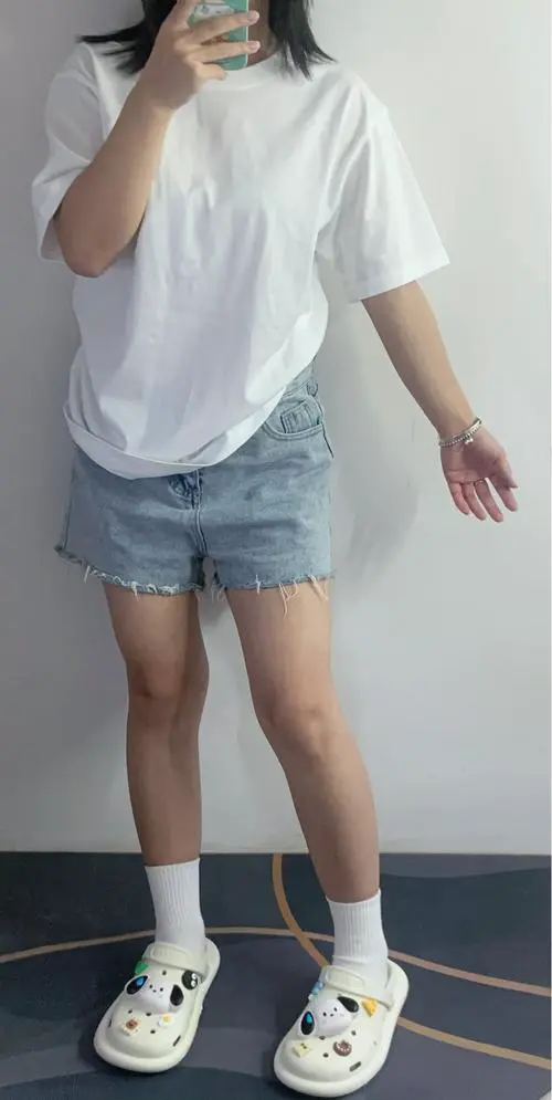 白体恤短裤怎么搭配
