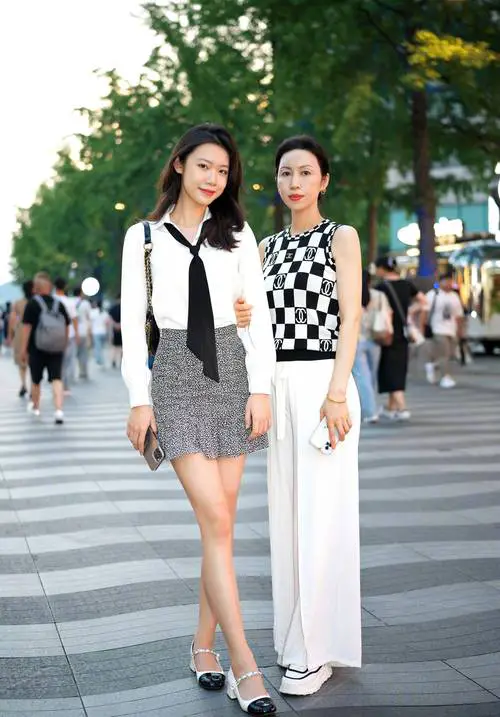 平底凉鞋怎么搭配裙子