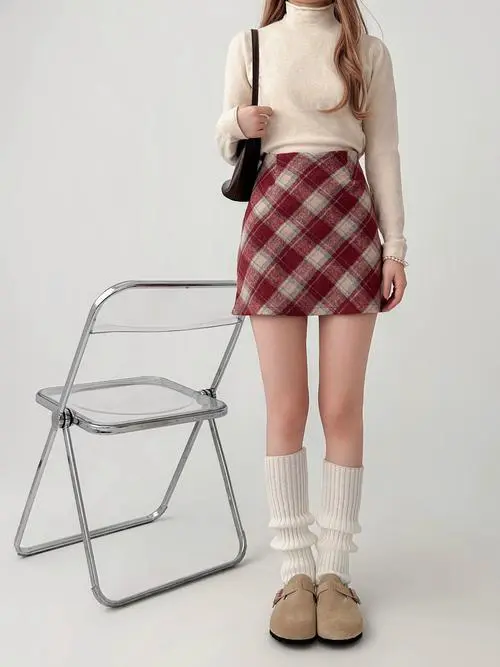 小格子短裙怎么搭配上衣图片欣赏