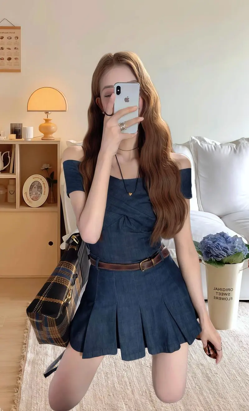 牛仔色一字肩怎么搭配