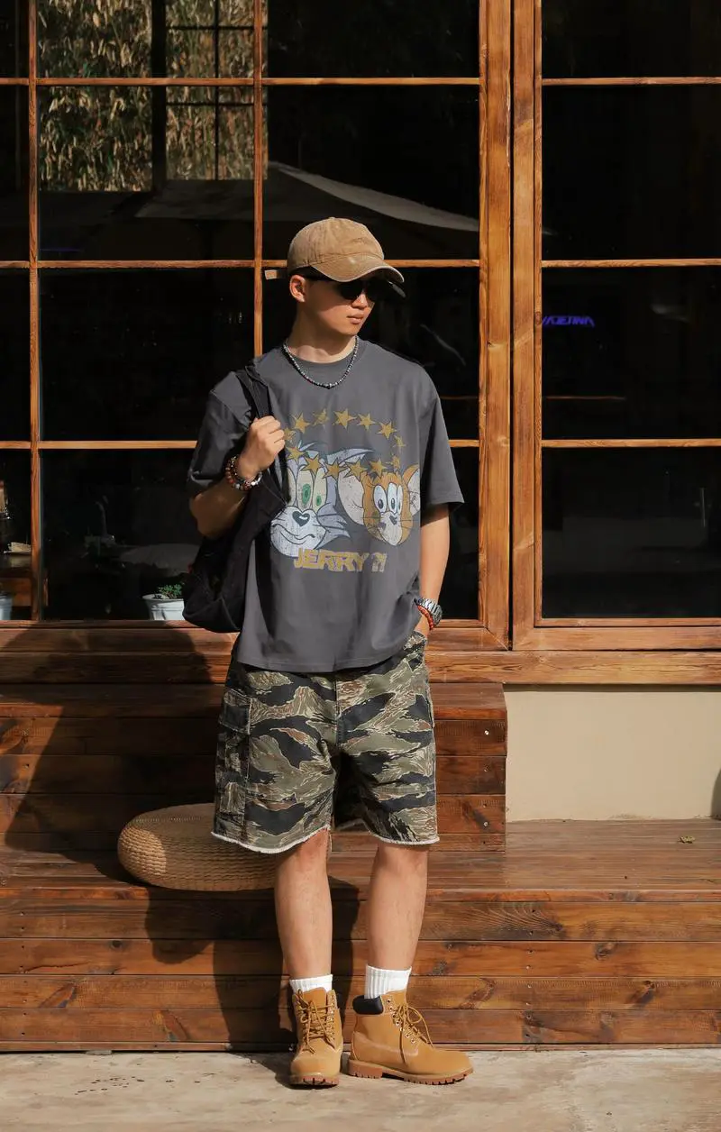 怎么搭配迷彩短裤