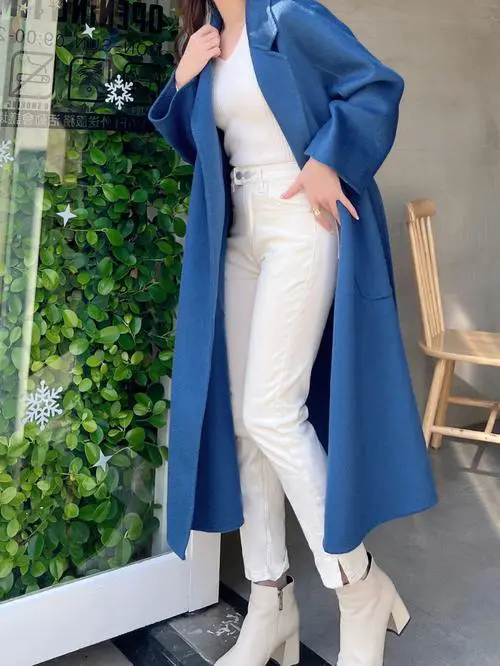 宝蓝外套怎么搭配