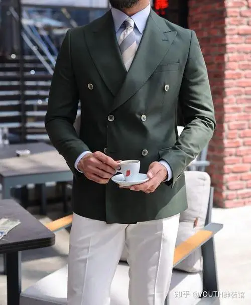 西服偏大怎么搭配
