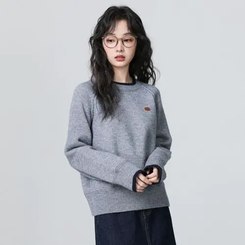 圆领毛衣里面穿什么