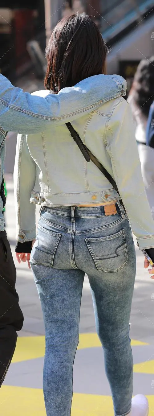 牛仔蓝鞋怎么搭配什么外套