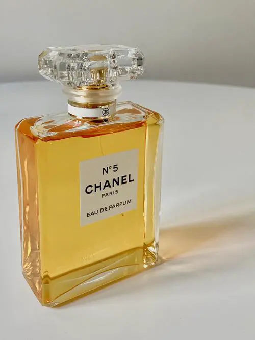 chanel no.5 香水最新广告