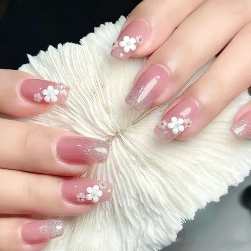 最新五瓣花美甲图片