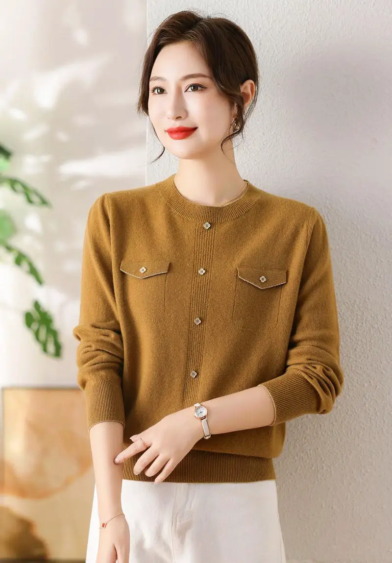 圆领毛衣里面穿什么