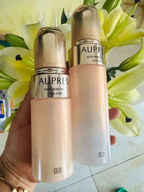 欧泊莱最新款套装