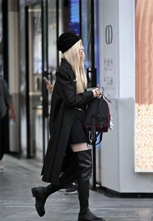 过膝长靴搭配什么衣服