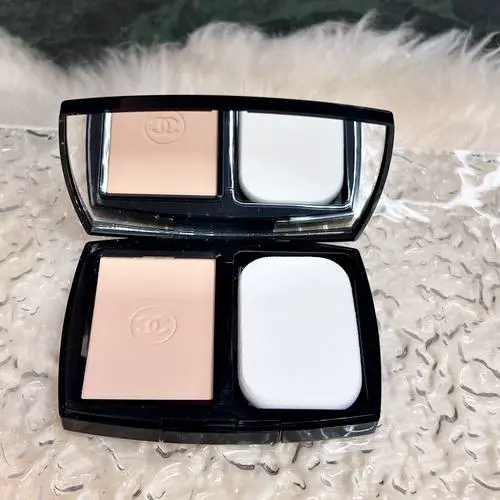 香奈儿最新粉饼定妆