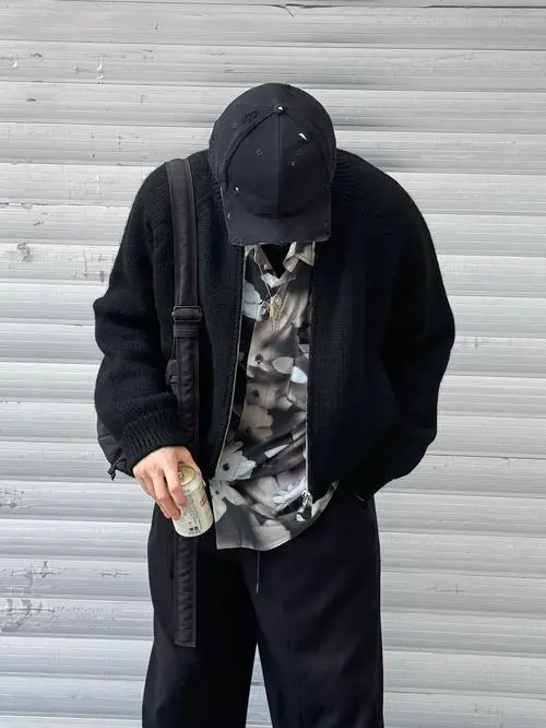 男士黑色花衬衫怎么搭配图片欣赏