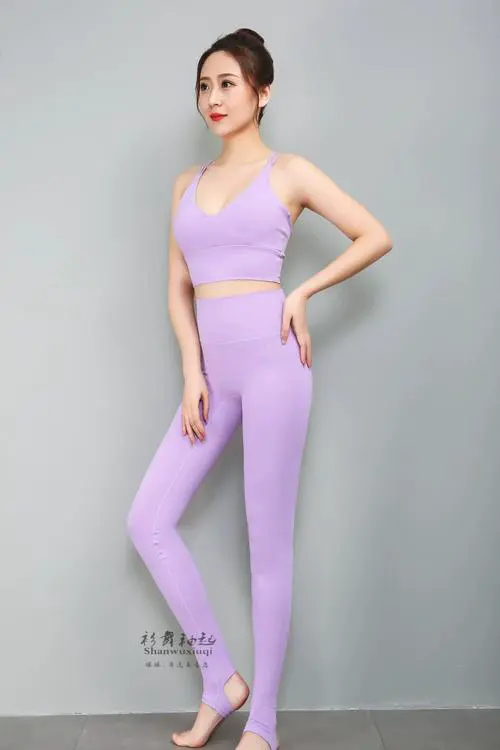 紫色无袖上衣怎么搭配图片