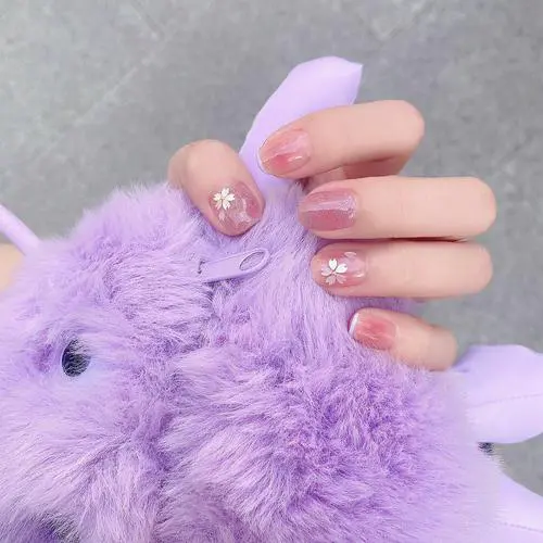 紫色指甲油怎么搭配