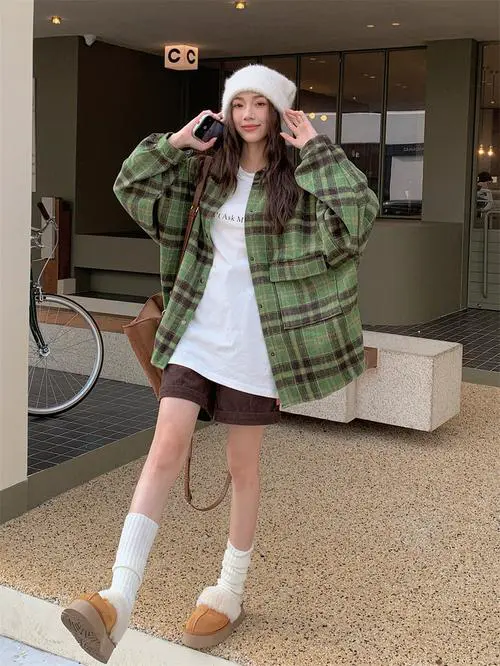 衬衫呢子外套怎么搭配