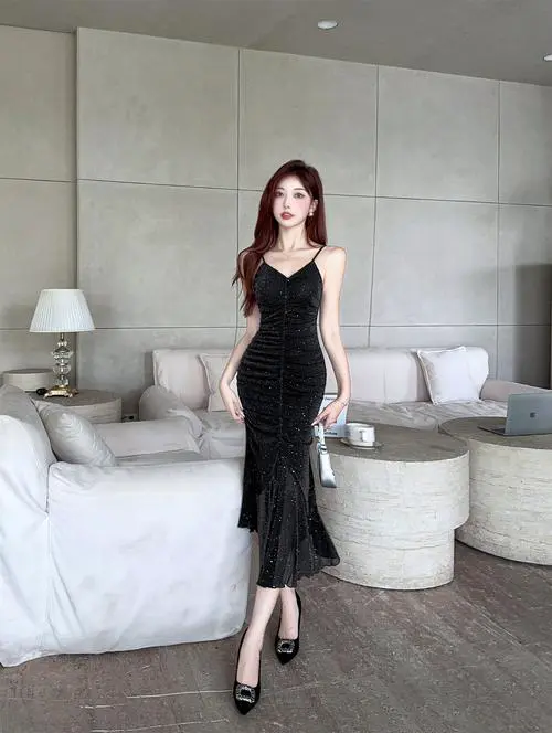 吊带鱼尾裙怎么搭配