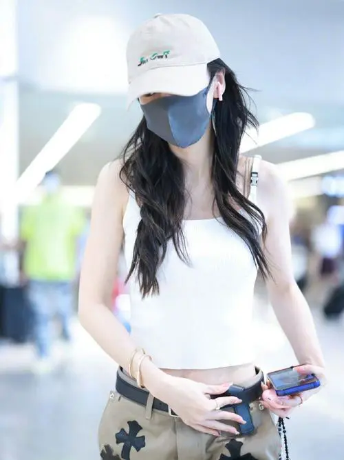 背心带帽怎么搭配图片