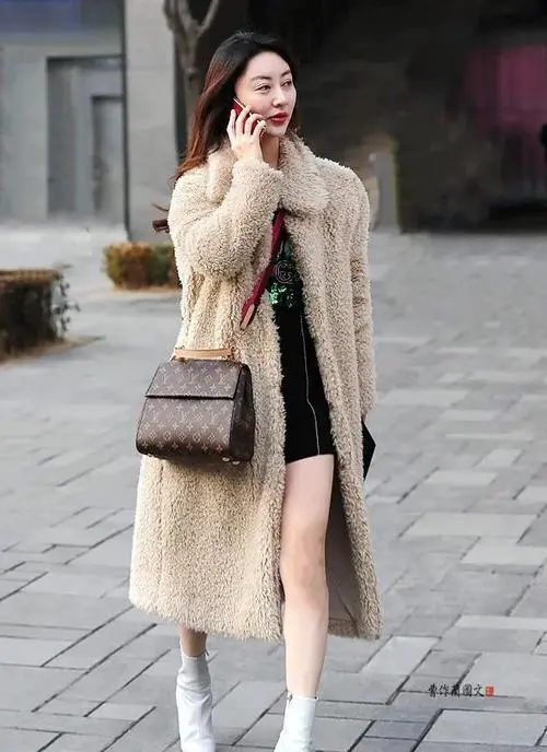 小白短靴怎么搭配衣服