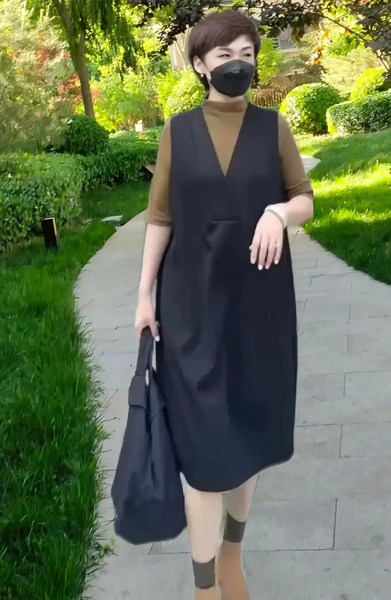 穿马甲裙怎么搭配好看