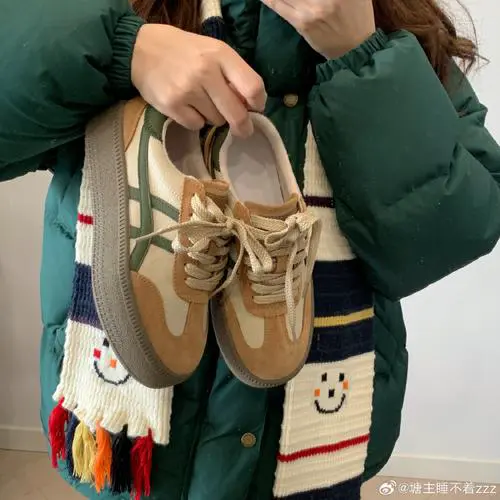 棕色运动鞋怎么搭配衣服图片