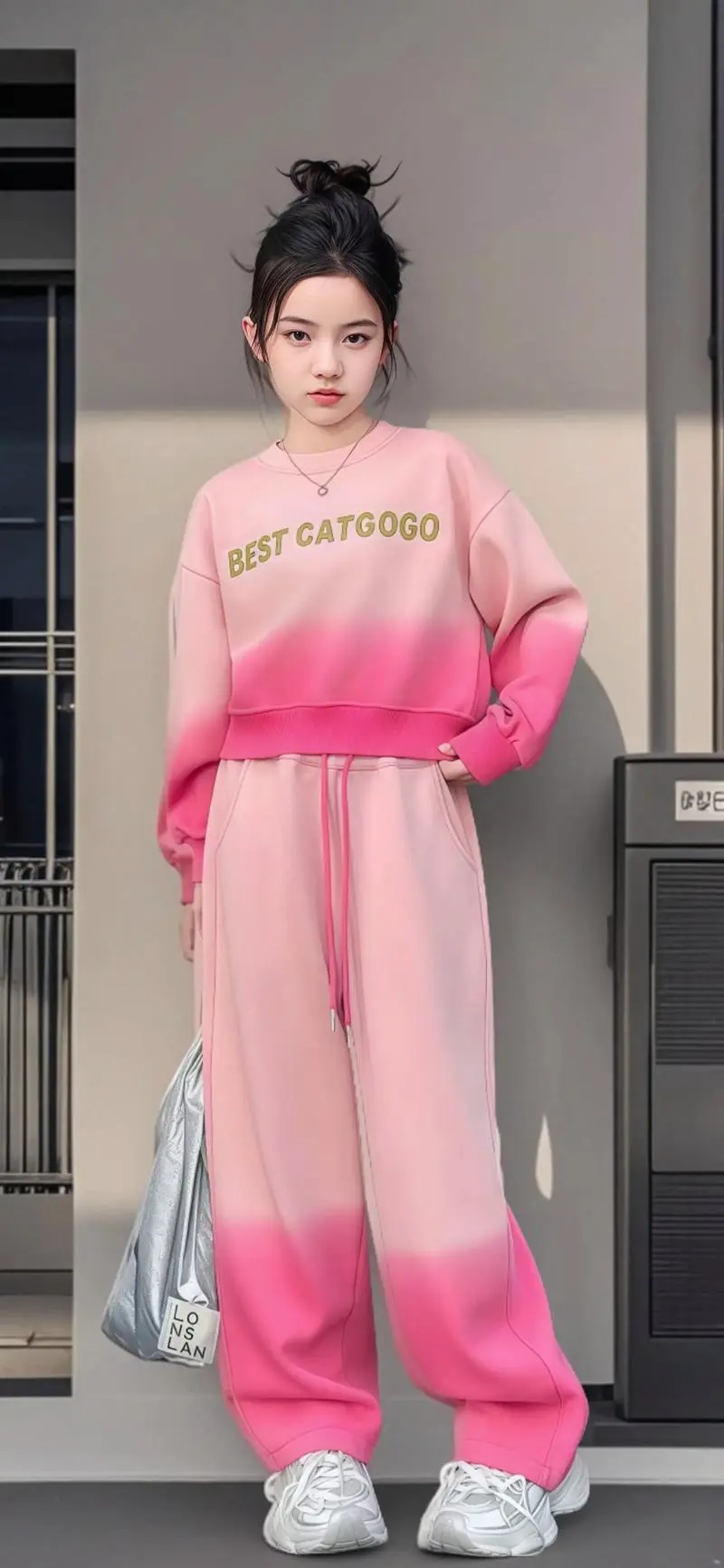 粉色中长款卫衣怎么搭配好看