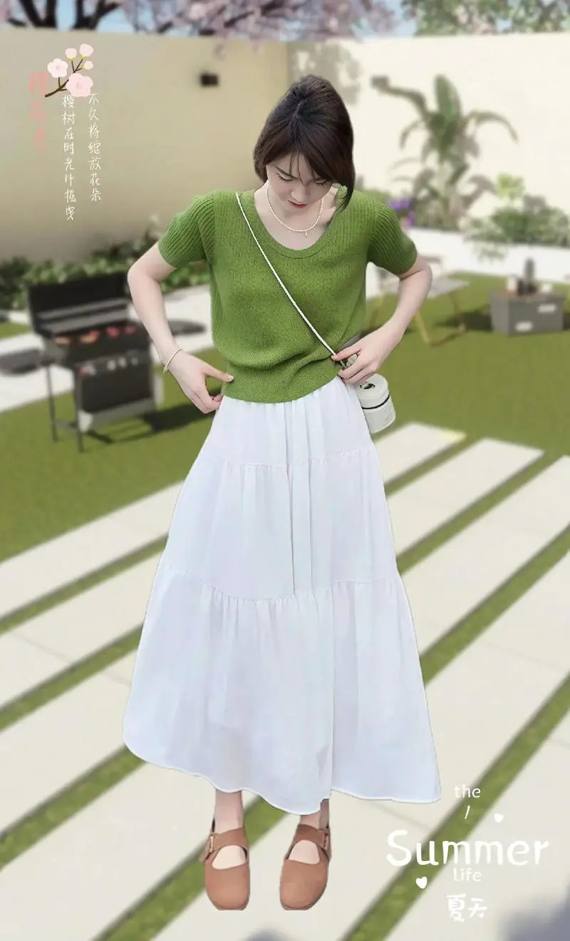 中长款果绿色T恤怎么搭配