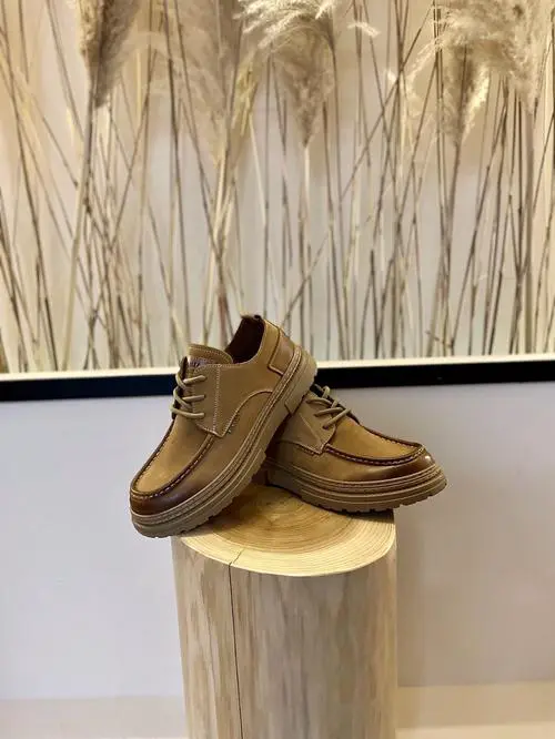 棕色运动鞋怎么搭配衣服