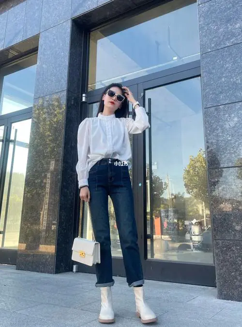 小白短靴怎么搭配衣服