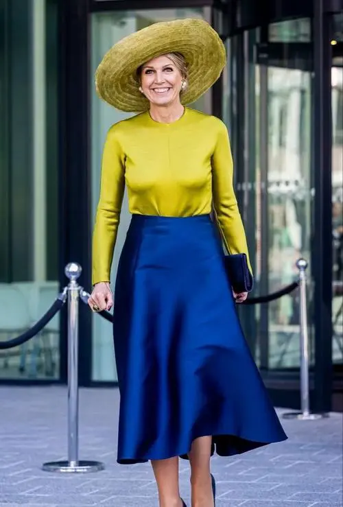 荷兰双马尾头怎么搭配