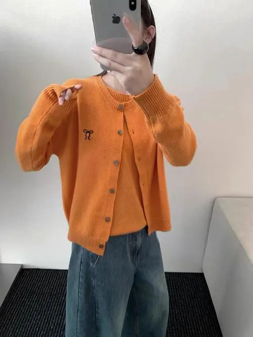 橙色背心怎么搭配裤子