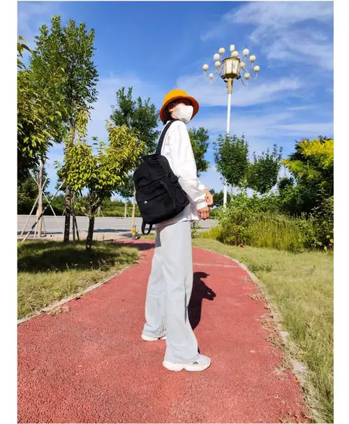 背包怎么搭配衣服