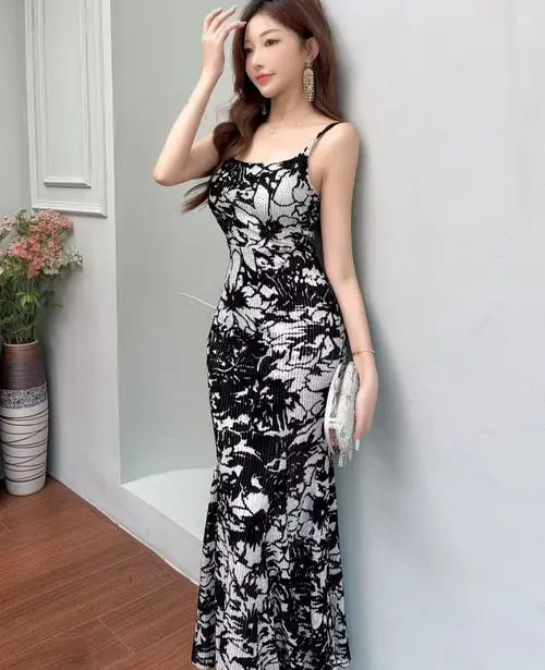 吊带鱼尾裙怎么搭配