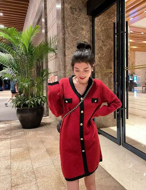 红色针织短裙怎么搭配图片