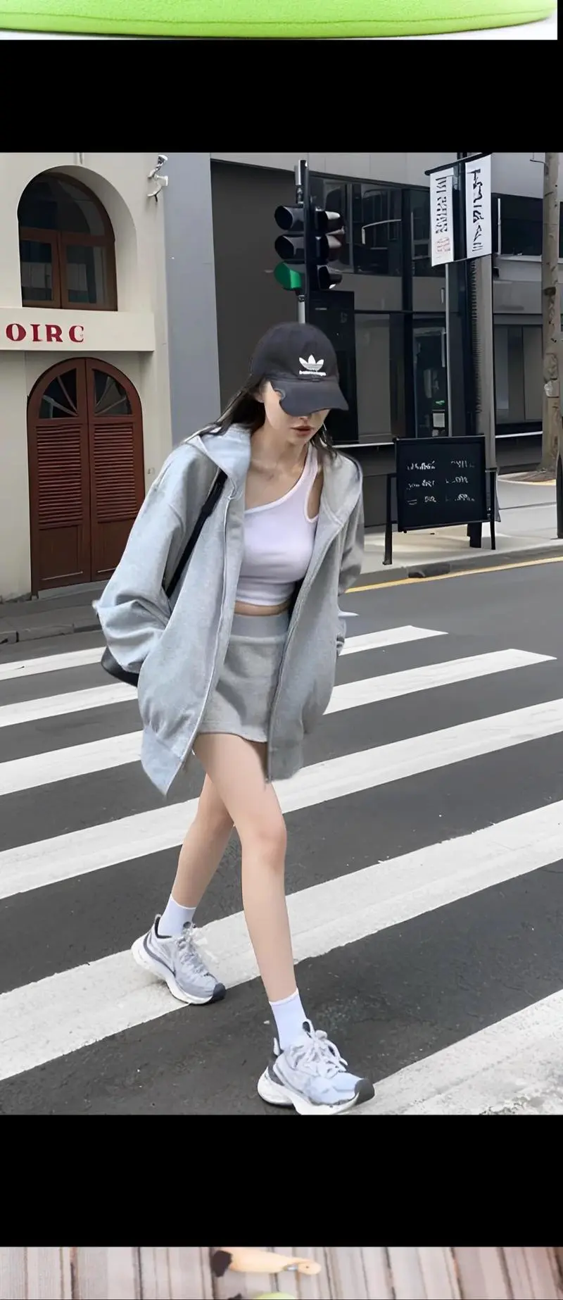 卫衣套裙怎么搭配