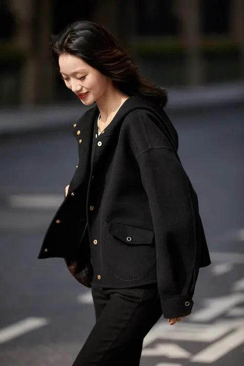 戴帽羊毛大衣怎么搭配