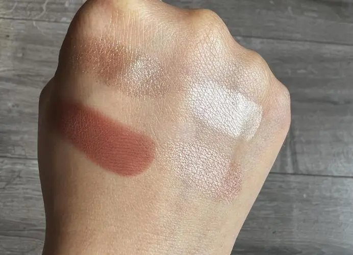 最新雅姿四色眼影