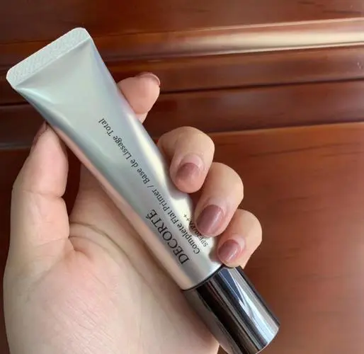 日本黛珂最新隔离和粉底