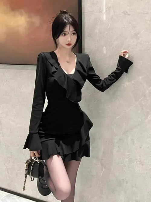 黑色秋冬连衣裙怎么搭配图片