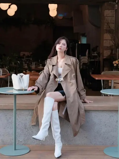 小白靴怎么搭配衣服