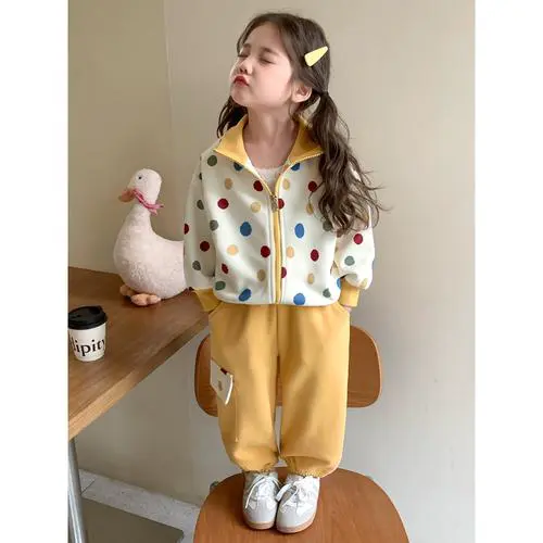 彩色运动装怎么搭配