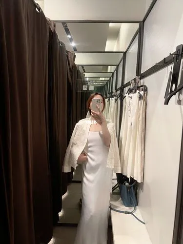 zara刺绣衬衫怎么搭配