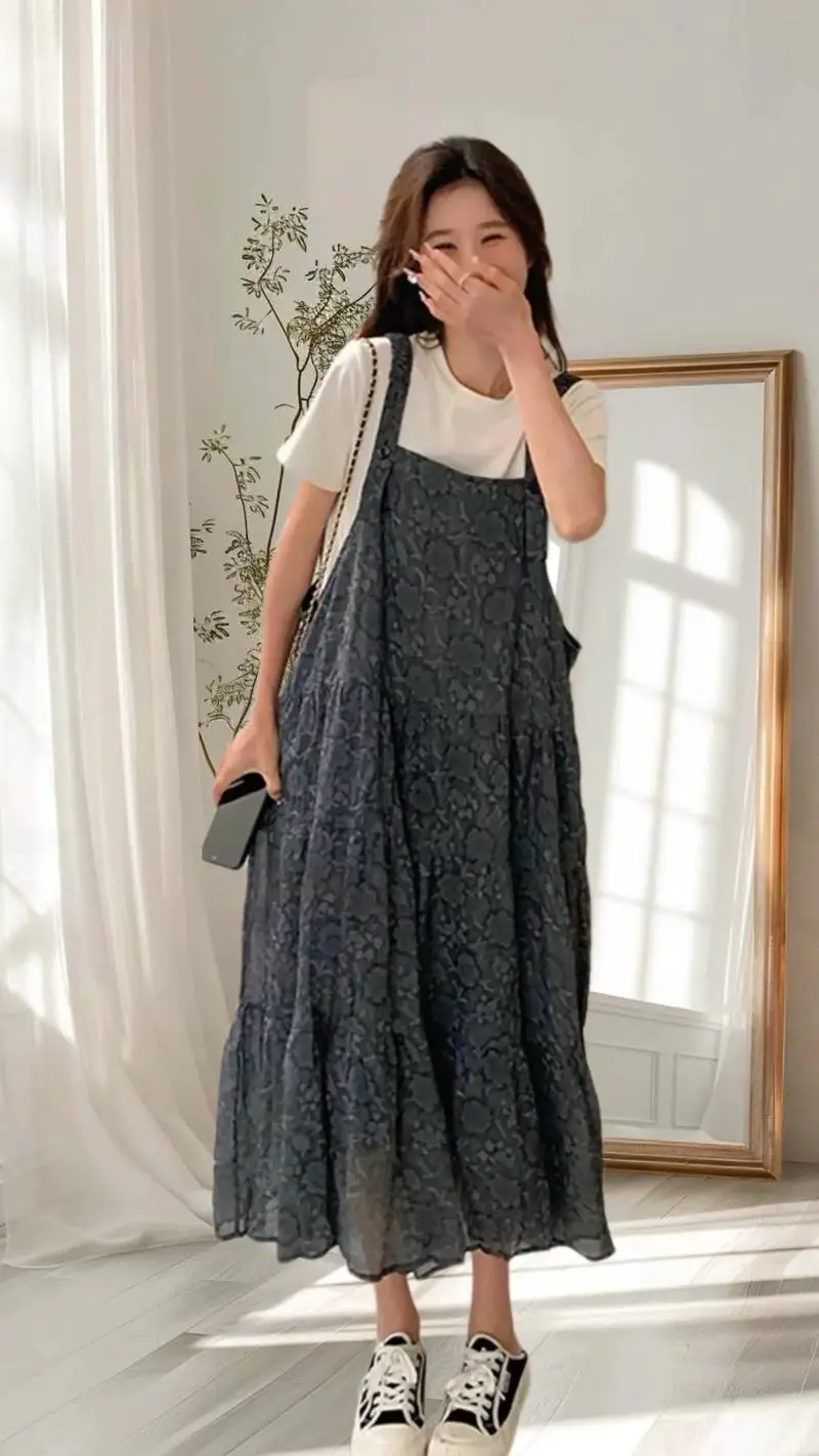 背带碎花裙怎么搭配