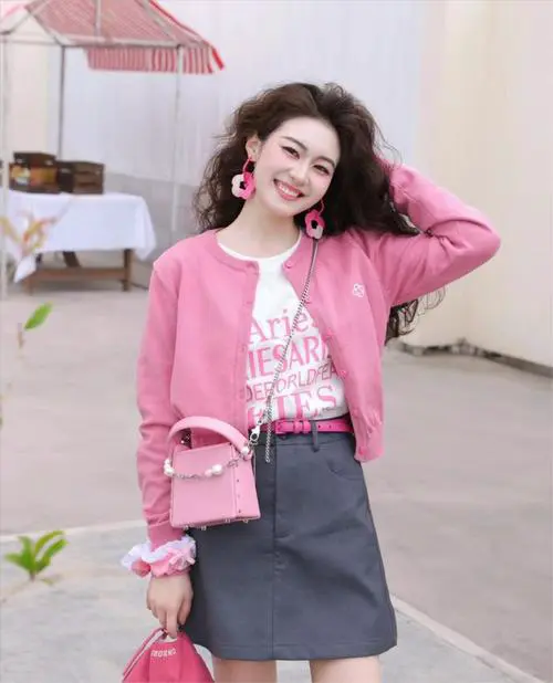 浅粉上衣怎么搭配图片