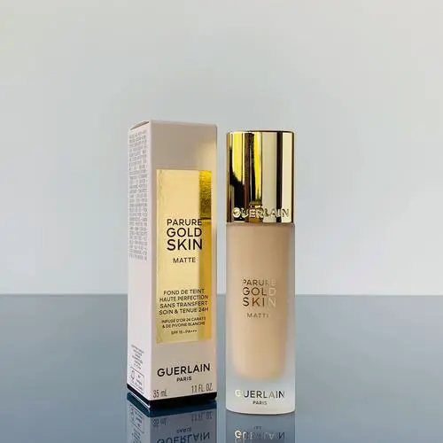 娇兰金钻粉底最新包装